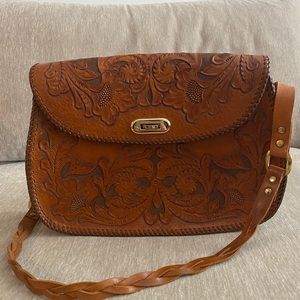 Leather engraved purse with horse